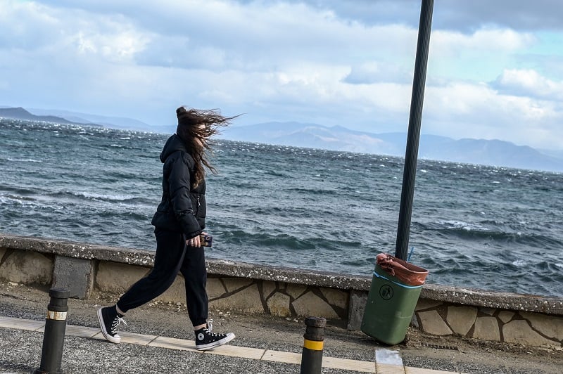 Καιρός: Ισχυροί άνεμοι έως και 8 μποφόρ – Μικρή άνοδος της θερμοκρασίας