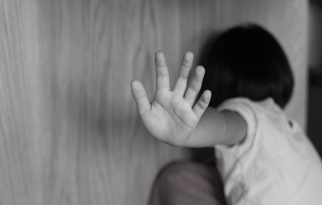 Σοκ στην Αμφιλοχία: Κατήγγειλε τον σύζυγό της για γενετήσιες πράξεις σε βάρος της τετράχρονης κόρης τους