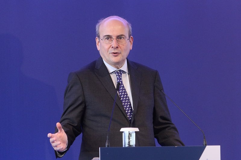 Χατζηδάκης: Η αύξηση των εισοδημάτων έρχεται με σοβαρές πολιτικές και όχι από θαυματοποιούς με λεφτόδεντρα