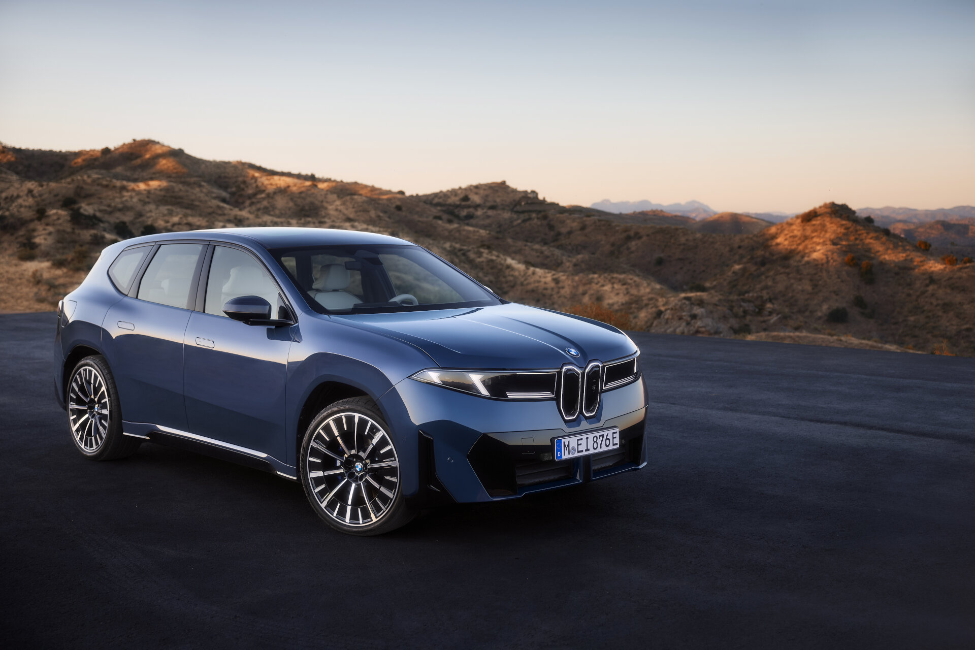 BMW iX3 2025 (1)