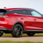Η BYD ετοιμάζει SUV-ναυαρχίδα με φόρτιση-αστραπή 400 χλμ σε 5'