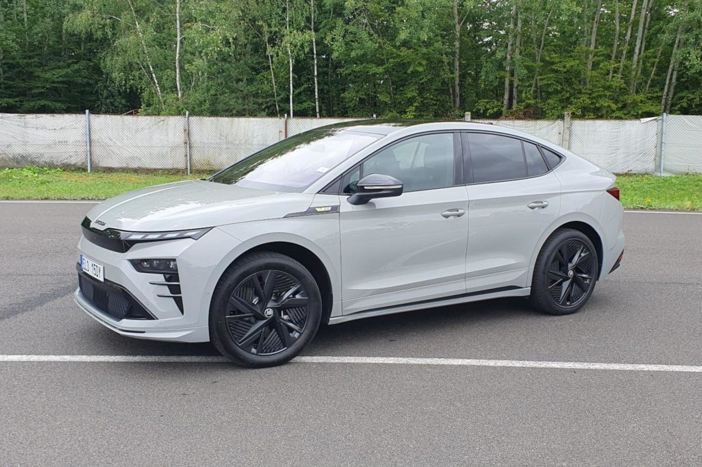 Νέα Skoda Enyaq και Elroq RS: Ηλεκτρική δύναμη 340 ίππων με αυτονομία έως 560 χλμ.