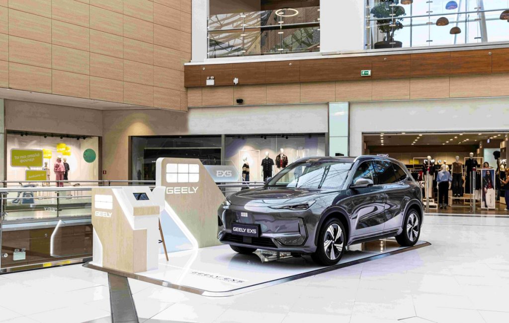 Το νέο Geely EX5 «ηλεκτρίζει» το «The Mall Athens»
