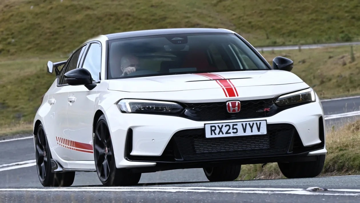 Honda Civic Type R Ultimate Edition vs Audi RS 3: Ποιο είναι το απόλυτο hot hatch;