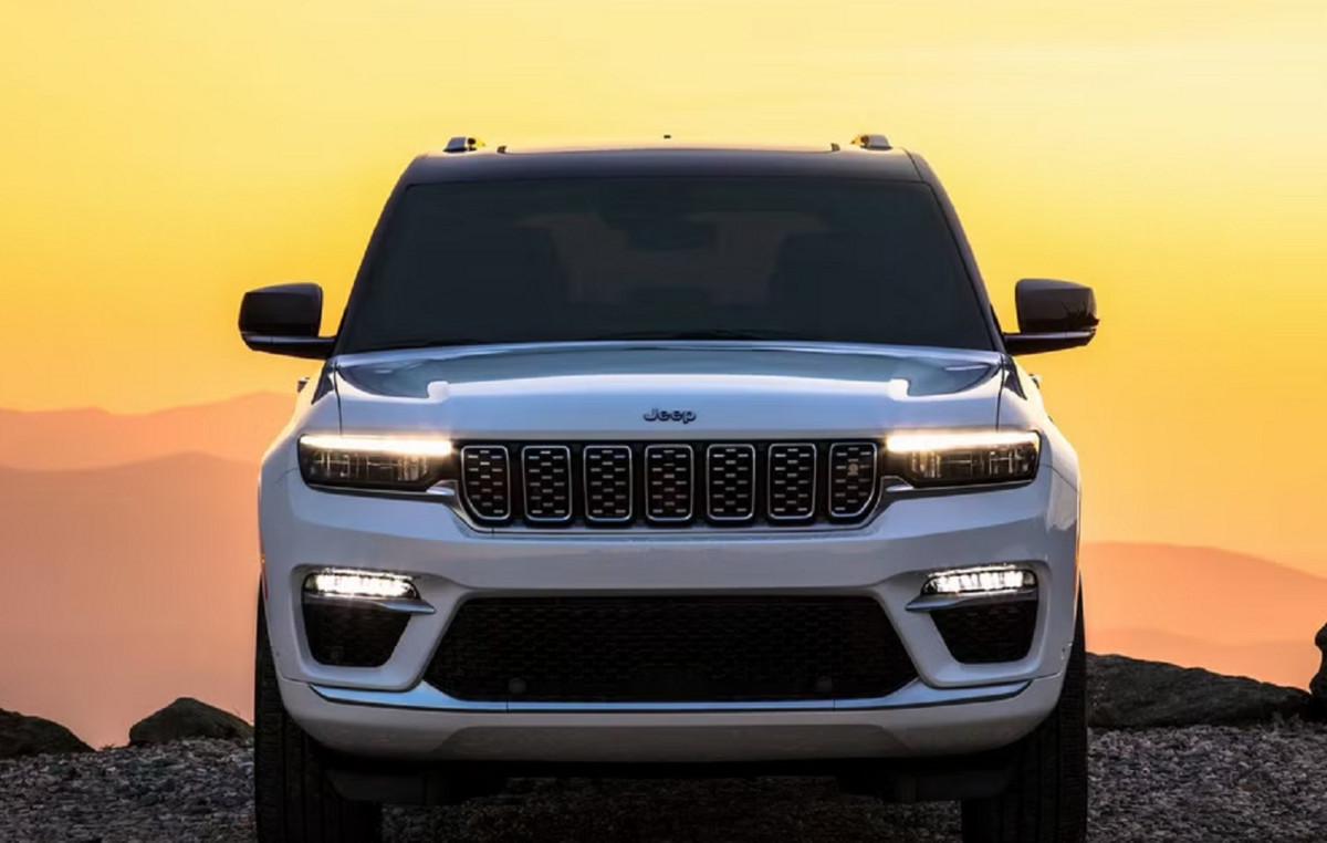 Ανάκληση 92.000 Jeep Grand Cherokee, γιατί μόνα τους μπορεί να «κοκαλώσουν» στη μέση του δρόμου