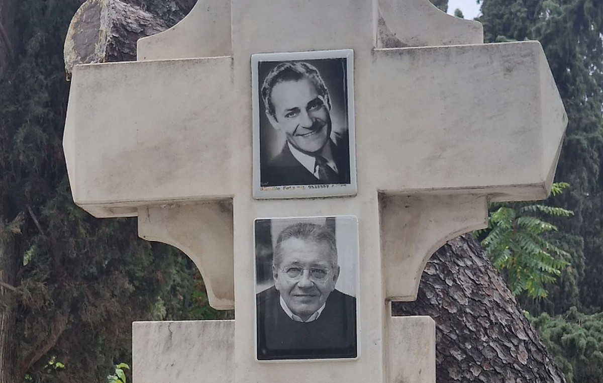 Λάμπρος Κωνσταντάρας: Η ανάρτηση μετά το μνημόσυνο για τις 40 μέρες από τον θάνατο του πατέρα του