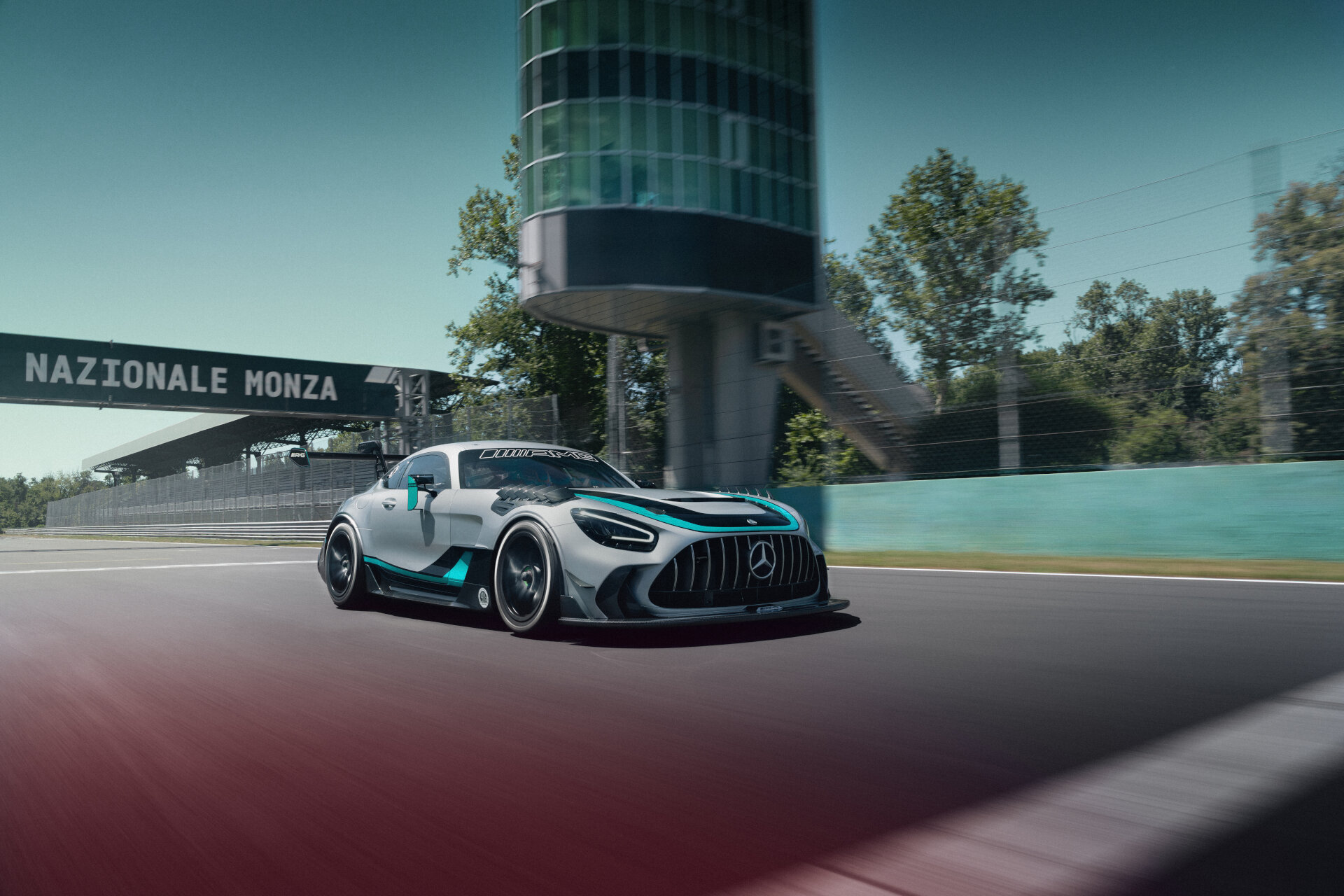 GT Sport trifft auf Formel 1®: Der neue Mercedes AMG GT2 Edition W16 GT Racing meets Formula 1®: the new Mercedes AMG GT2 Edition W16 GT Sport trifft auf Formel 1®: Der neue Mercedes AMG GT2 Edition W16 GT Racing meets Formula 1®: the new Mercedes AMG GT2 Edition W16