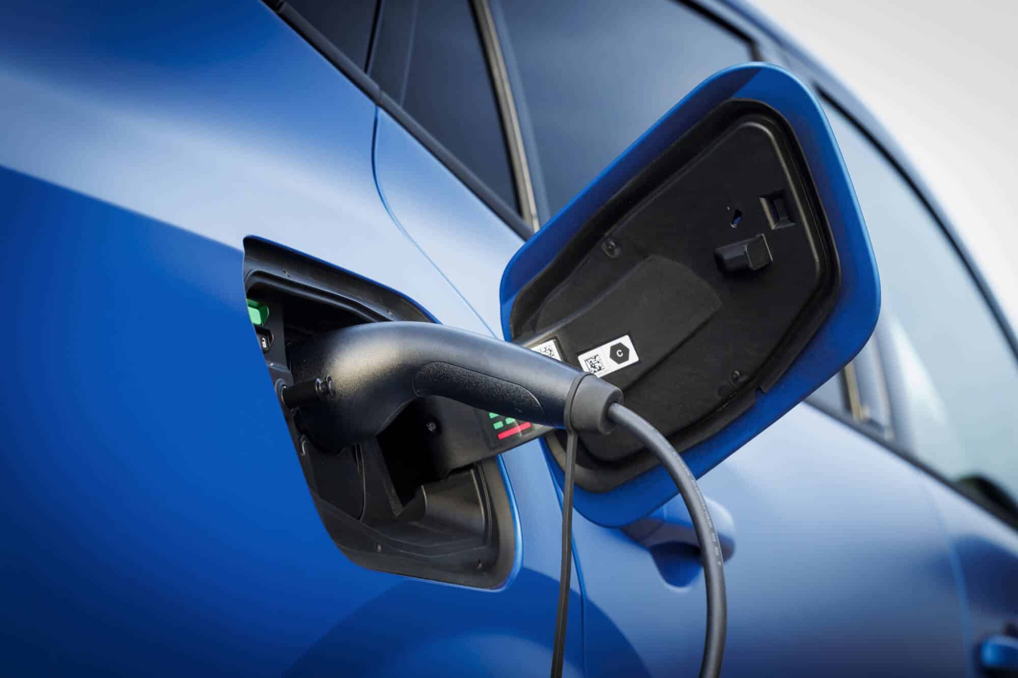 Renault Rafale E-Tech: Η νέα PHEV ναυαρχίδα με 300 άλογα και τετρακίνηση