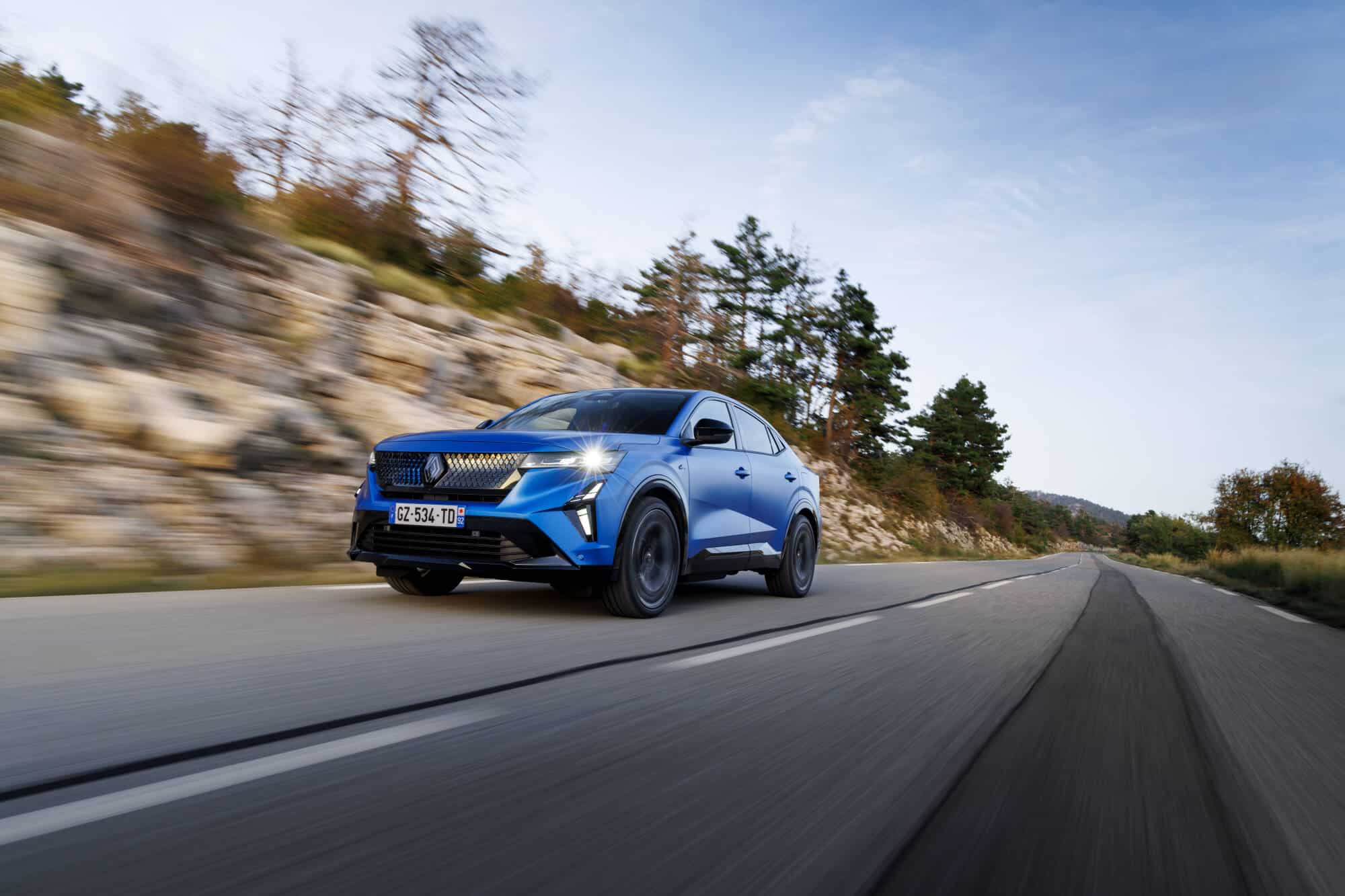 Renault Rafale E-Tech: Η νέα PHEV ναυαρχίδα με 300 άλογα και τετρακίνηση