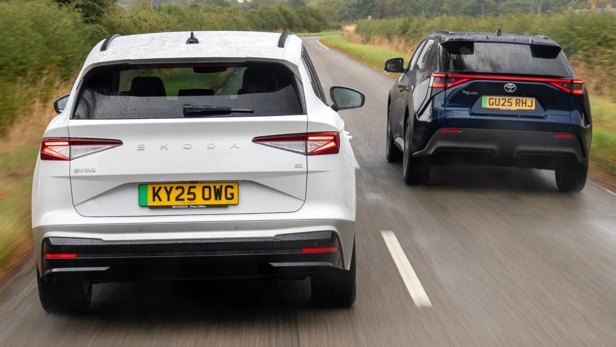 Skoda Enyaq vs Toyota bZ4X: Ποιο ηλεκτρικό SUV κερδίζει τη μάχη της αυτονομίας και της τεχνολογίας ;