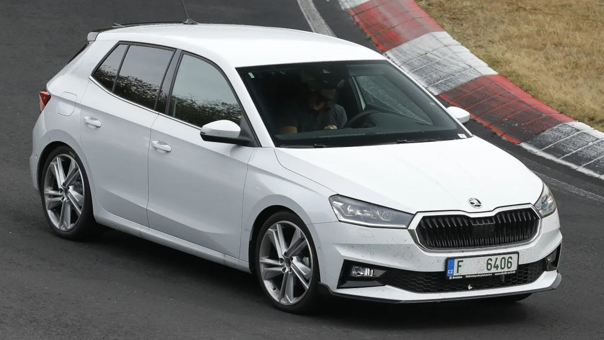 Skoda Fabia RS front angled knagfa