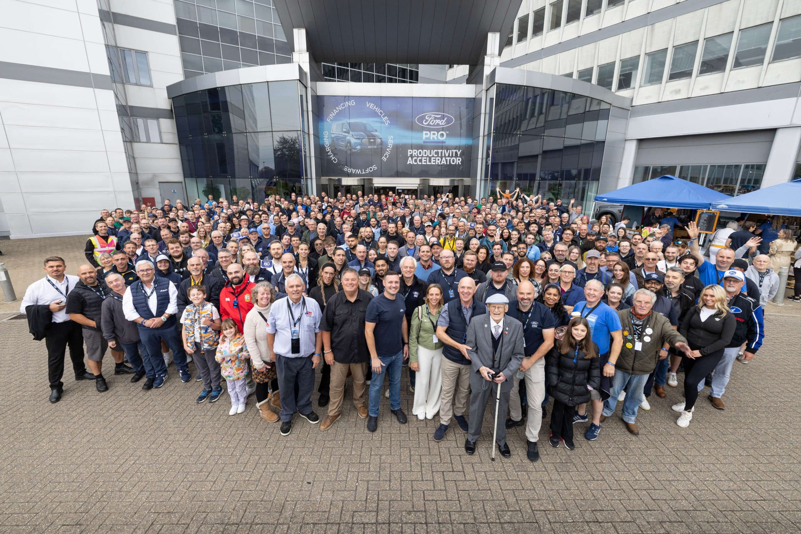 Το εμβληματικό Transit της Ford Pro κατακτά μια νέα διάκριση στο GUINNESS WORLD RECORDS