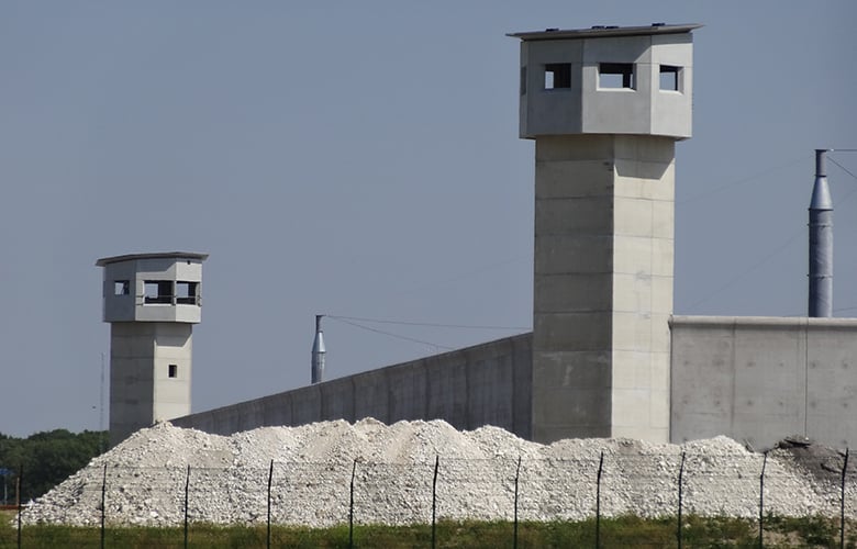 Κρατούμενοι σε γαλλική φυλακή ξεκίνησαν απεργία πείνας για να διαμαρτυρηθούν για τις συνθήκες