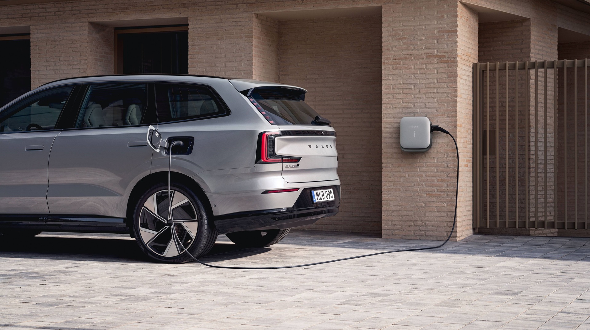 EX90 Charging EX90 Charging