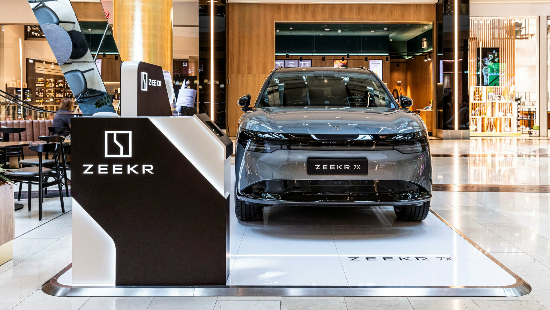 Zeekr 7X Golden Hall (3) Zeekr 7X Golden Hall (3)