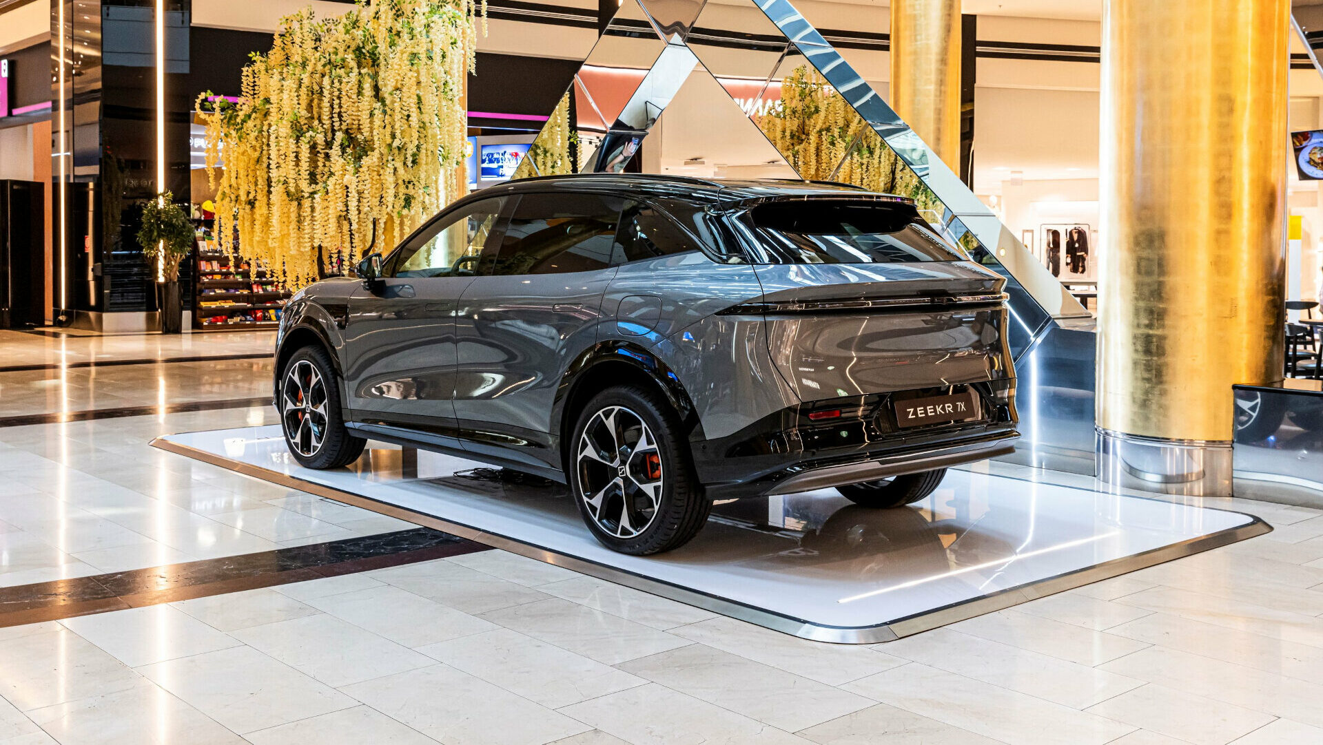 Zeekr 7X Golden Hall (4) Zeekr 7X Golden Hall (4)