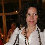 Αγνώριστη η Ελευθερία Αρβανιτάκη στην πρώτη δημόσια εμφάνισή της μετά την ακύρωση των συναυλιών της το καλοκαίρι