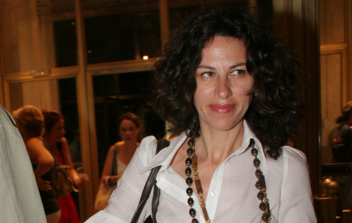 Αγνώριστη η Ελευθερία Αρβανιτάκη στην πρώτη δημόσια εμφάνισή της μετά την ακύρωση των συναυλιών της το καλοκαίρι