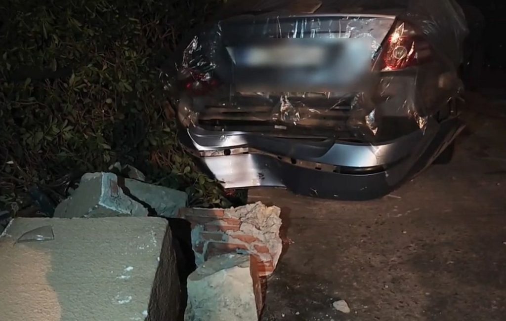 Εικόνες και βίντεο από το τροχαίο με «πρωταγωνιστή» τον Βασίλη Μπισμπίκη – «Νόμιζα ότι έγινε σεισμός»