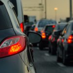 Οι αυτοκινητοβιομηχανίες ζητούν παράταση για τα ρυπογόνα υβριδικά – Από σήμερα έως το 2040 θα υπάρξουν 81.000 πρόωροι θάνατοι