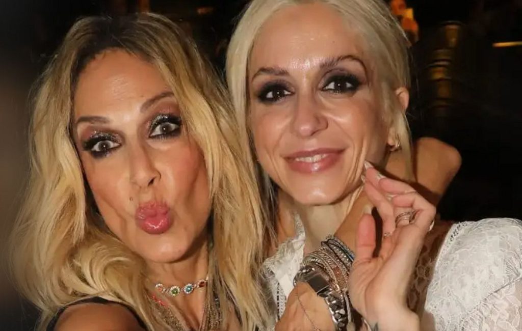 Σοφία Καρβέλα για την sold out συναυλία της Άννας Βίσση στο Καλλιμάρμαρο: «Είμαι περήφανη για εσένα, μαμά»