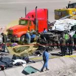 Τραγωδία στο Περού: Τουλάχιστον 14 νεκροί μετά από σύγκρουση ενός μίνι βαν με νταλίκα