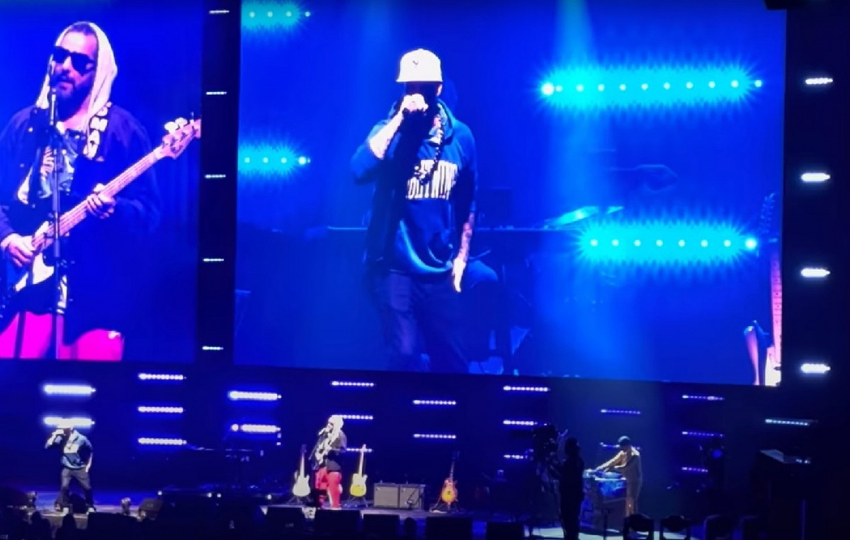 Ο Άνταμ Σάντλερ έφερε τη νοσταλγία της δεκαετίας του ’90 και τον Vanilla Ice στη σκηνή