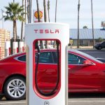 Πόσο μακριά μπορεί να φτάσει το Tesla με 1% φόρτιση; - Το viral θρίλερ μιας οδηγού που πάλεψε με την μπαταρία