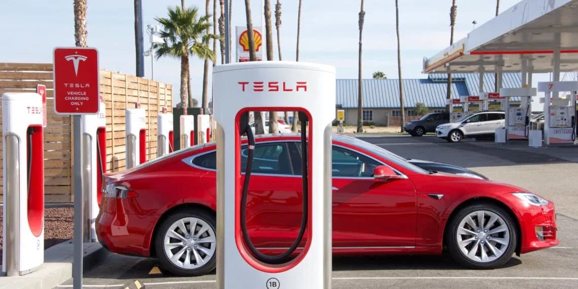 Πόσο μακριά μπορεί να φτάσει το Tesla με 1% φόρτιση; - Το viral θρίλερ μιας οδηγού που πάλεψε με την μπαταρία
