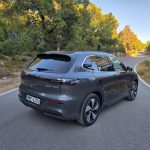 Το Geely EX5 έχει επιβλητική παρουσία, άνεση στην καμπίνα, ισχύ 218 ίππων και μπαταρία 60,2 kWh, προσφέροντας μια ολοκληρωμένη οδηγική εμπειρία εντός και εκτός πόλης.