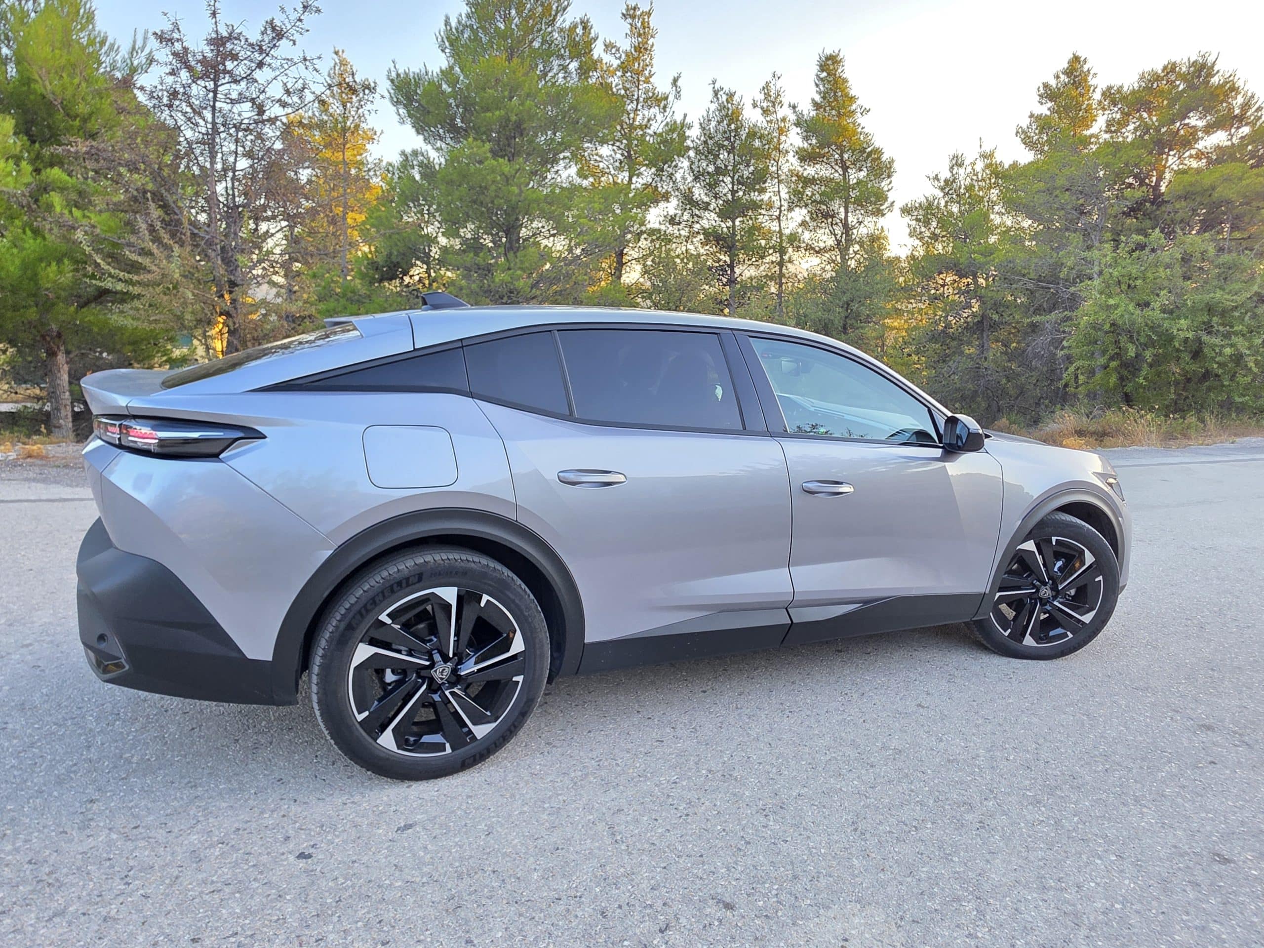 Δοκιμή: Peugeot 408 Hybrid -Συνύπαρξη κομψότητας και οικονομίας