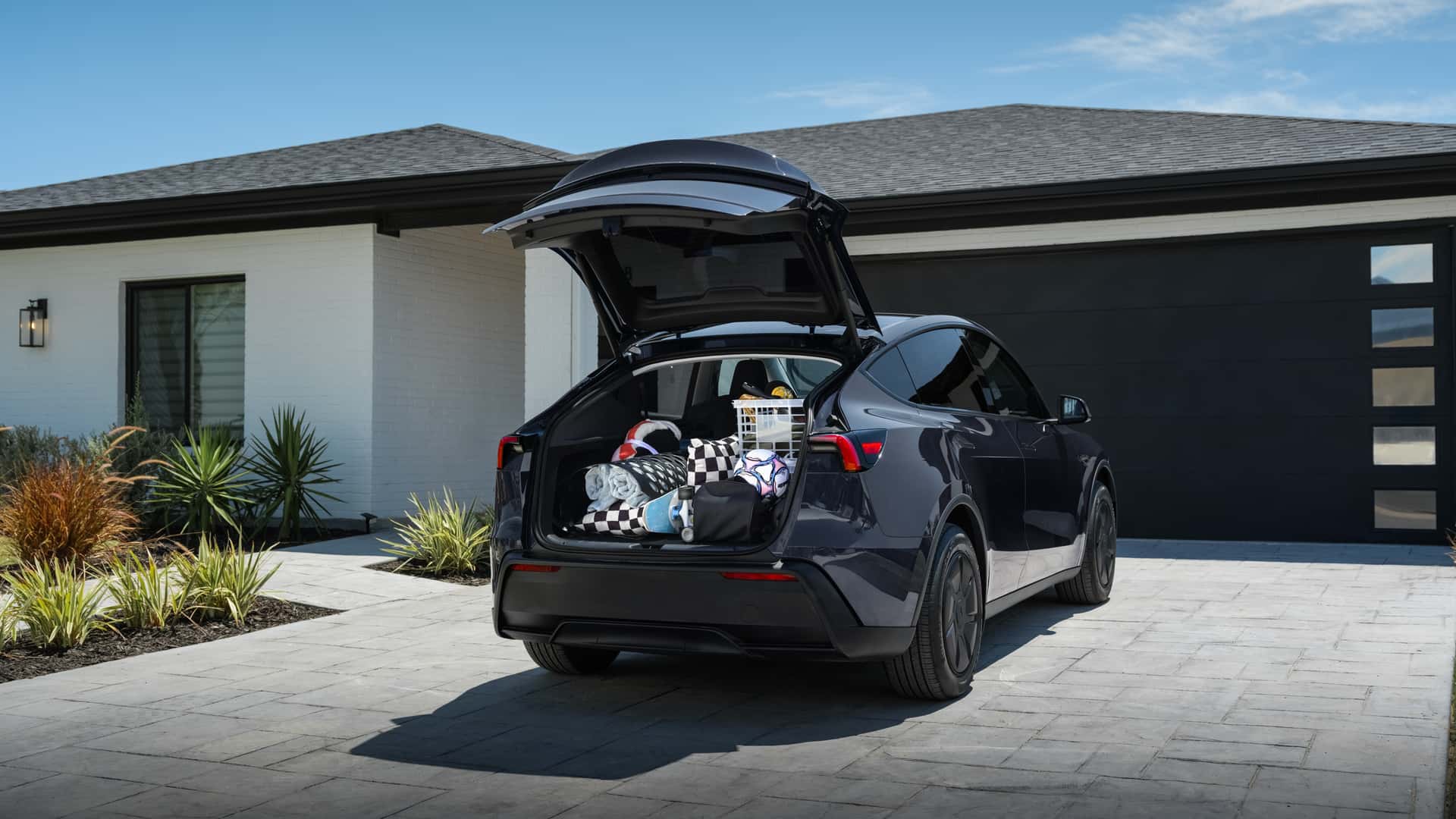 Αυτό είναι το «Σπαρτιάτικο» Tesla Model Y Standard 2026