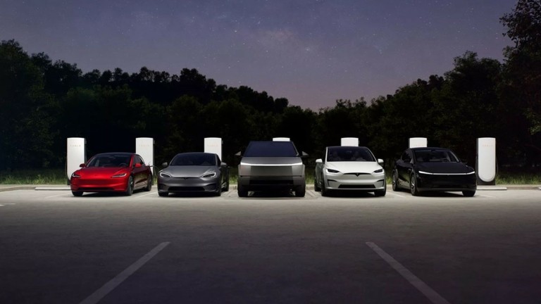 Tesla: Εργαζόμενοι πηγαίνουν τάπα στο πάρκινγκ του Gigafactory!