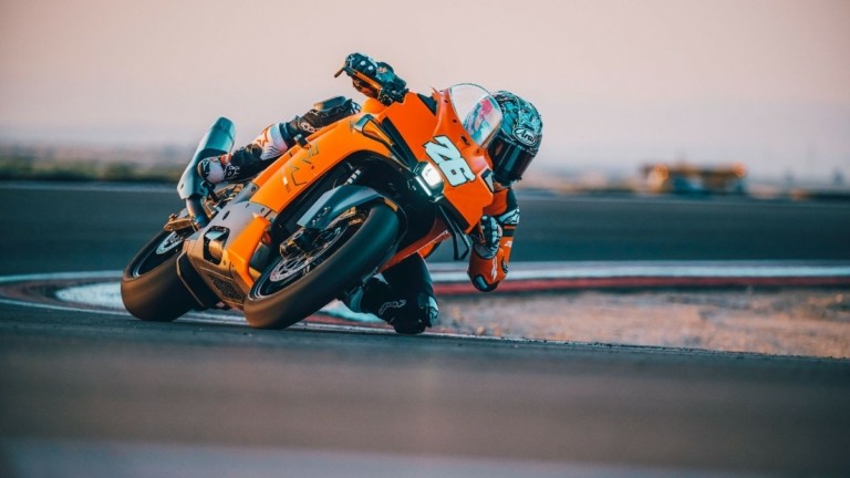 Από τα χέρια του Ντάνι Πεδρόζα η νέα KTM 990 RC R (+video)