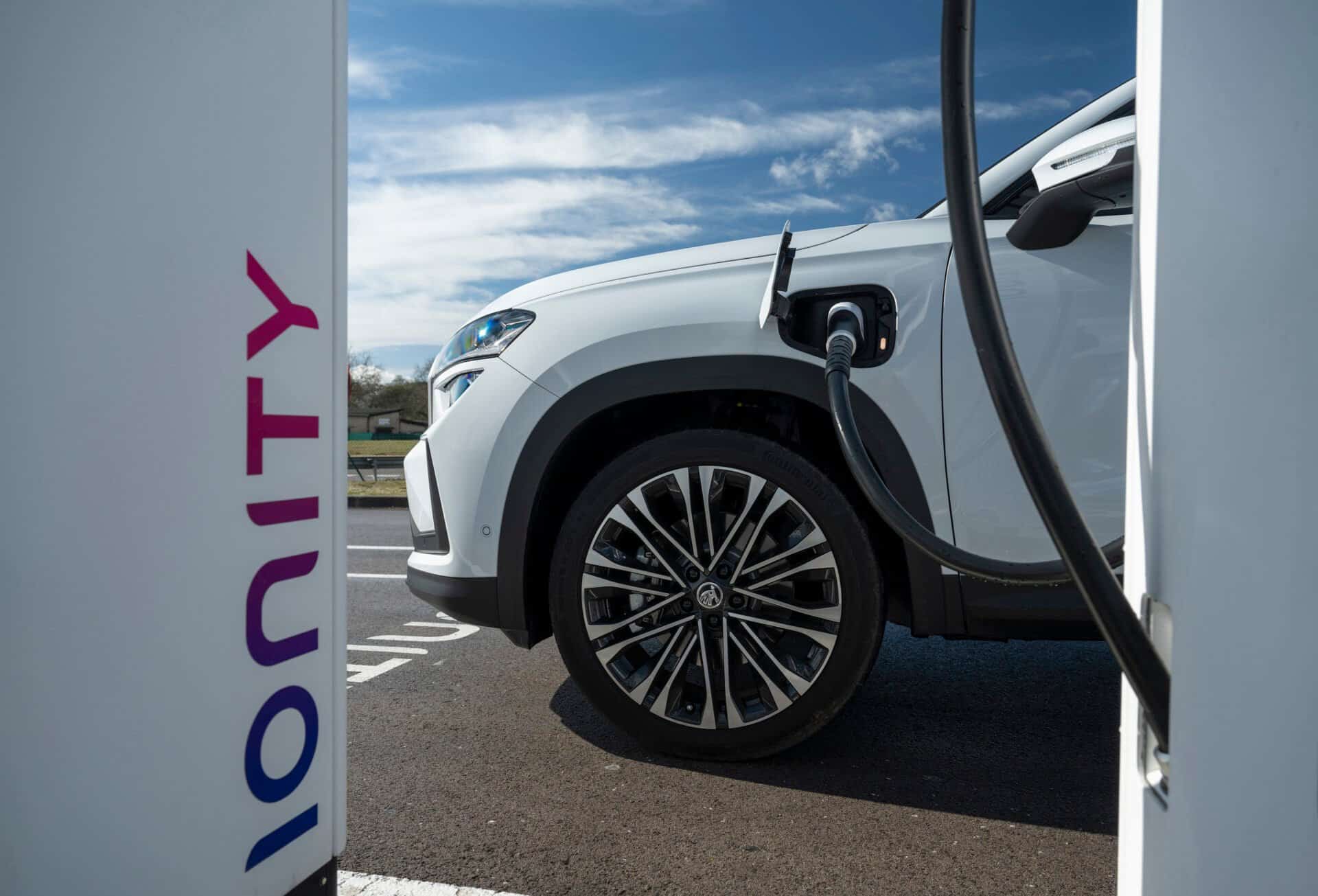 Το μεγάλο SUV της Skoda πλέον υβριδικό – Δες τι κάνει το Kodiaq PHEV!