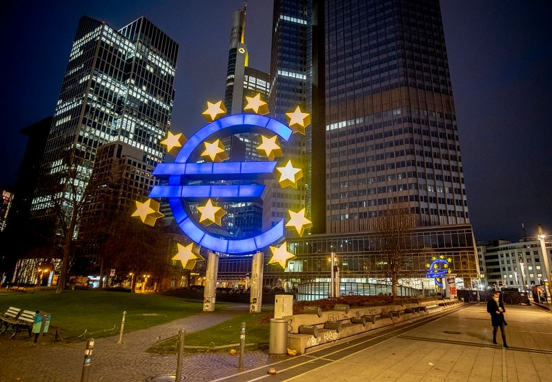 Σε διαφορετική τροχιά ΕΚΤ και Fed για τα επιτόκια την ερχόμενη εβδομάδα