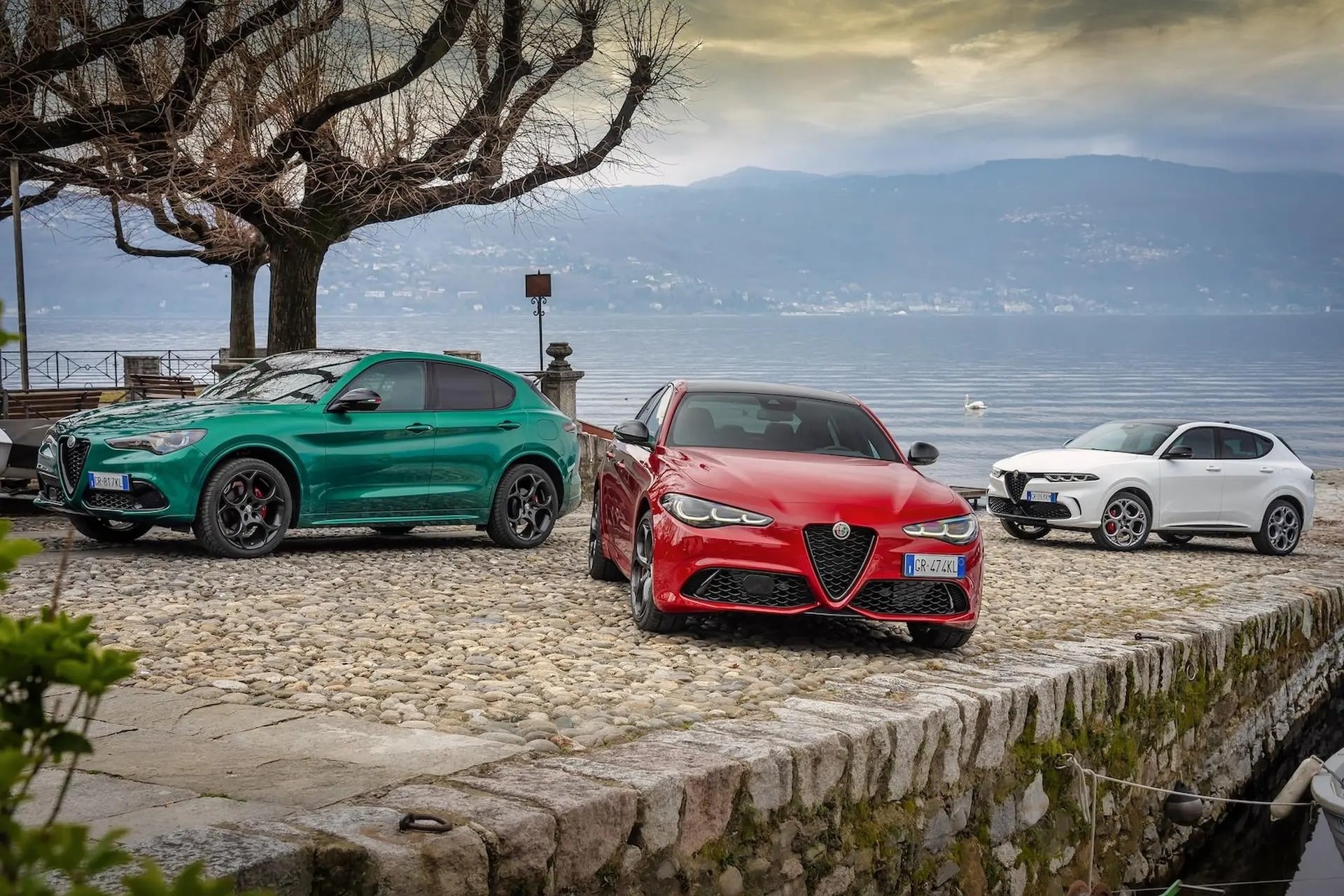 Ανατροπή στην Alfa Romeo: «Φρένο» στα ηλεκτρικά έως το 2027