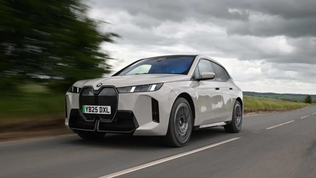 BMW iX 2025: Το ηλεκτρικό «θηρίο» που ανεβάζει τον πήχη στα ηλεκτρικά SUV