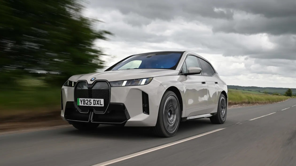 BMW iX 2025: Το ηλεκτρικό «θηρίο» που ανεβάζει τον πήχη στα ηλεκτρικά SUV