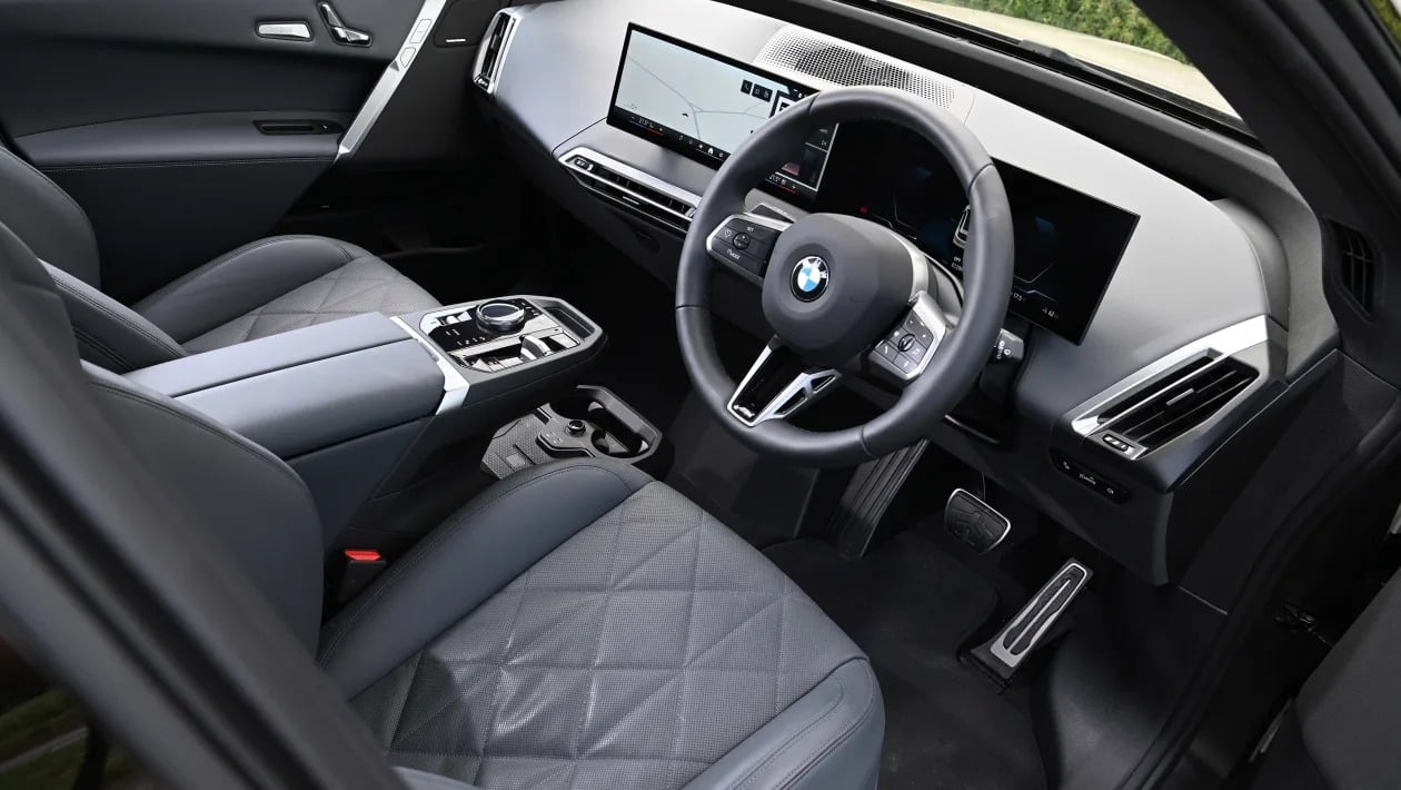 BMW iX 2025: Το ηλεκτρικό «θηρίο» που ανεβάζει τον πήχη στα ηλεκτρικά SUV