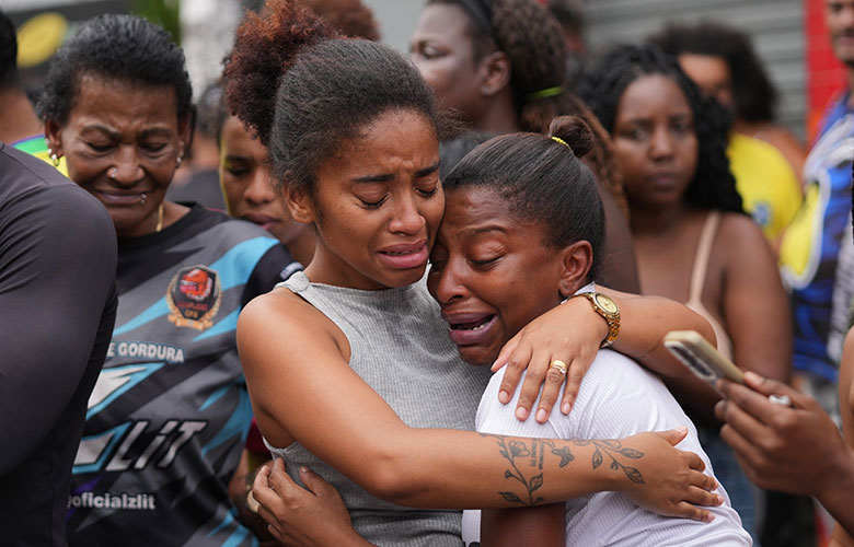 Βραζιλία: Εικόνες σοκ με τα πτώματα τουλάχιστον 40 ανθρώπων να κείτονται σε δρόμο του Ρίο ντε Τζανέιρο