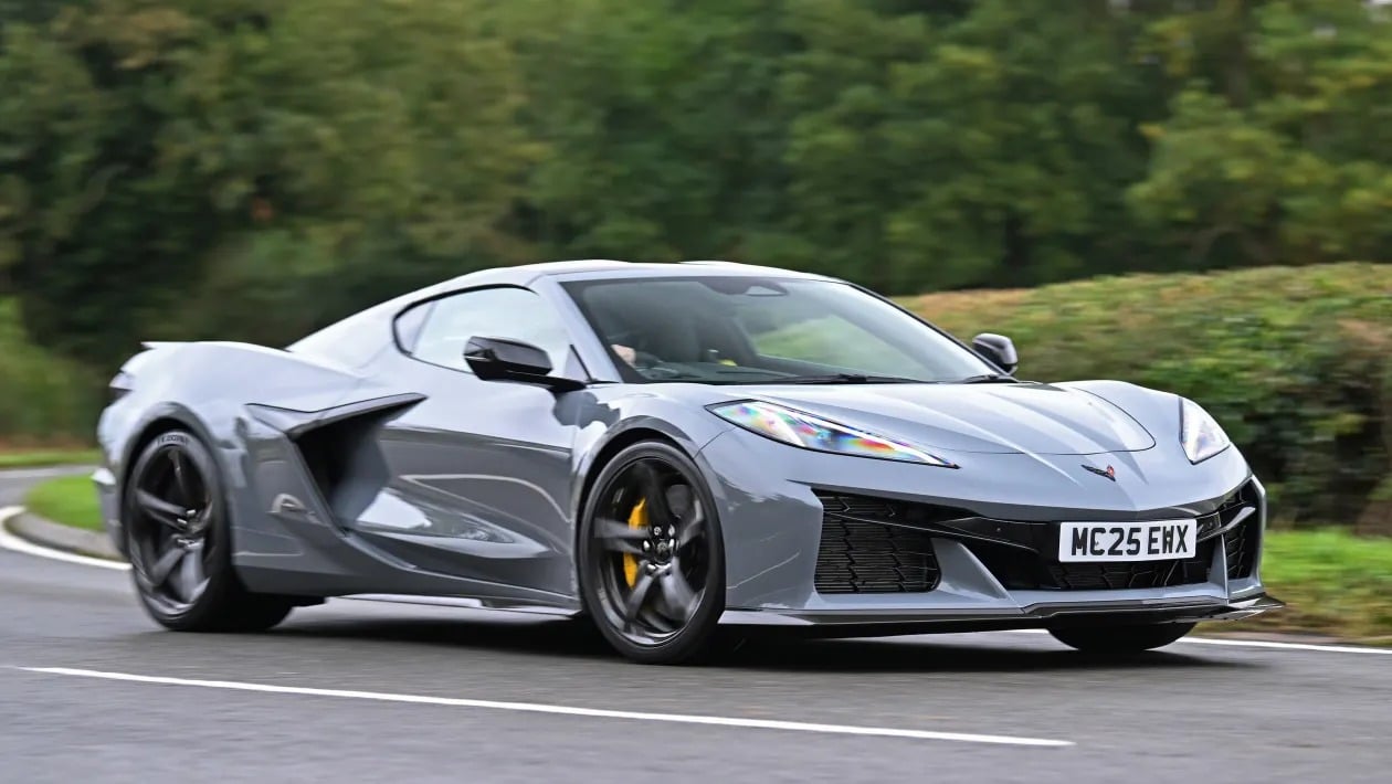 Corvette E-Ray: Το υβριδικό «τέρας» που κοιτά στα μάτια Ferrari και Porsche