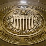 Στη μείωση των επιτοκίων κατά 0,25% προχώρησε η ομοσπονδιακή τράπεζα των ΗΠΑ