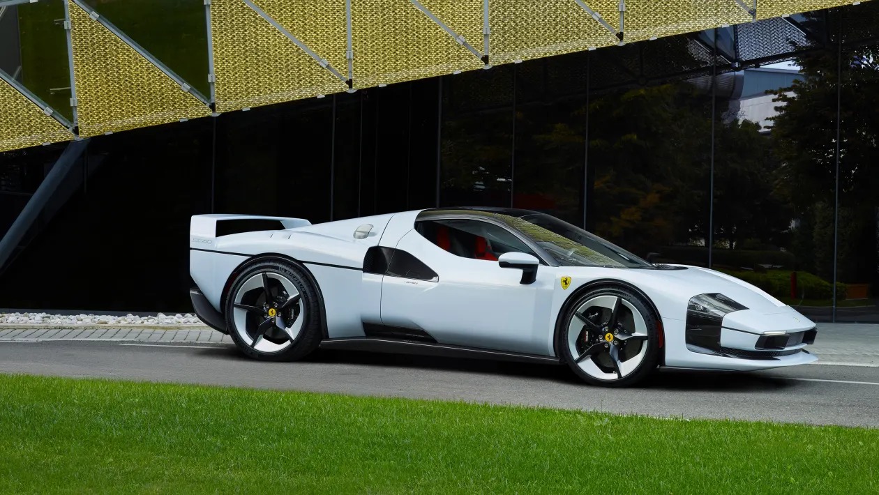 Η επιστροφή του θρύλου - Η νέα SC40 φέρνει ξανά στη ζωή τη Ferrari F40 με υβριδική καρδιά