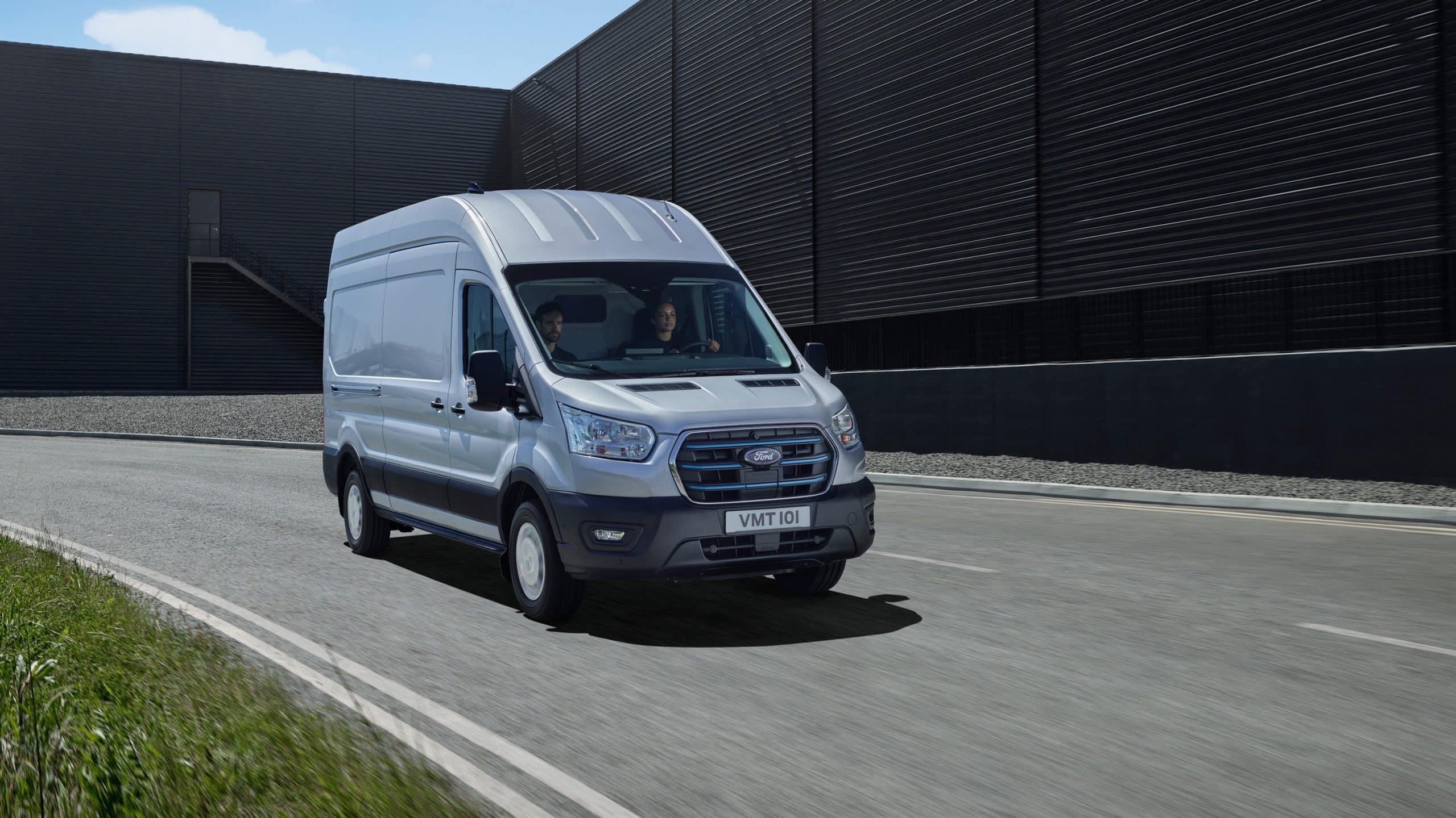 Το αμιγώς ηλεκτρικό E-Transit της Ford Pro ετοιμοπαράδοτο στις εκθέσεις Ford στην Ελλάδα