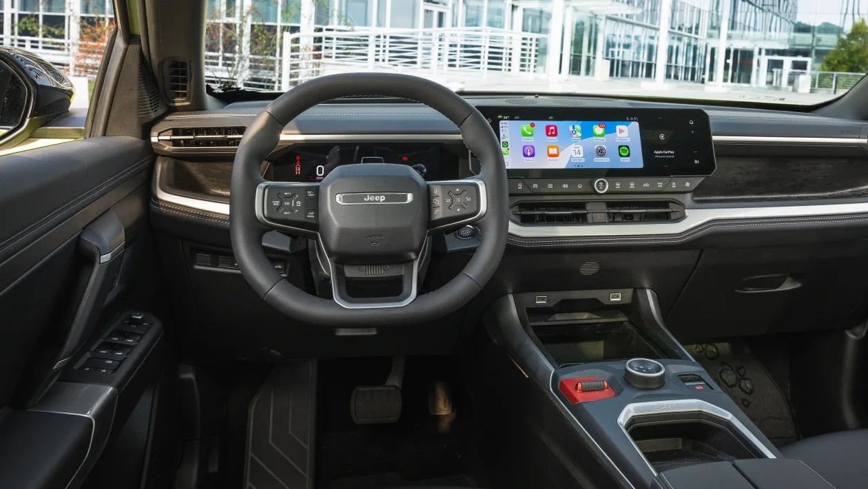 Νέο Jeep Compass e-Hybrid 2025 - Το SUV που συνδυάζει στυλ, τεχνολογία και περιπέτεια