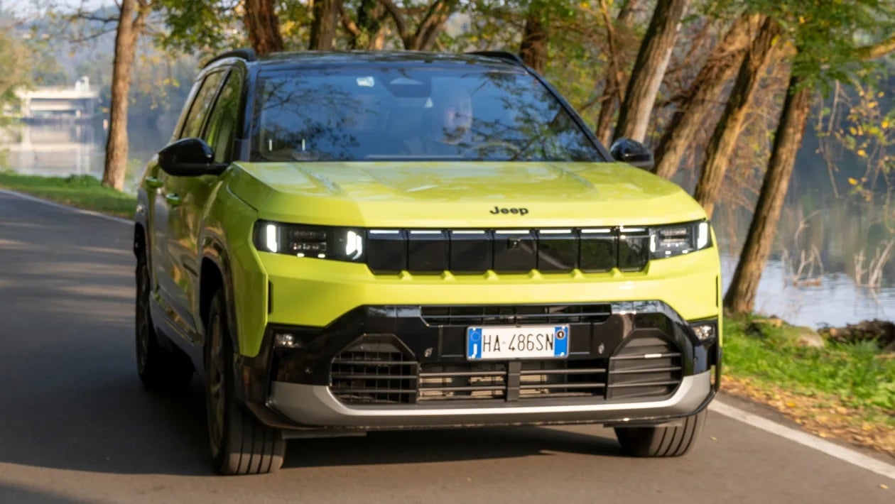 Νέο Jeep Compass e-Hybrid 2025 - Το SUV που συνδυάζει στυλ, τεχνολογία και περιπέτεια