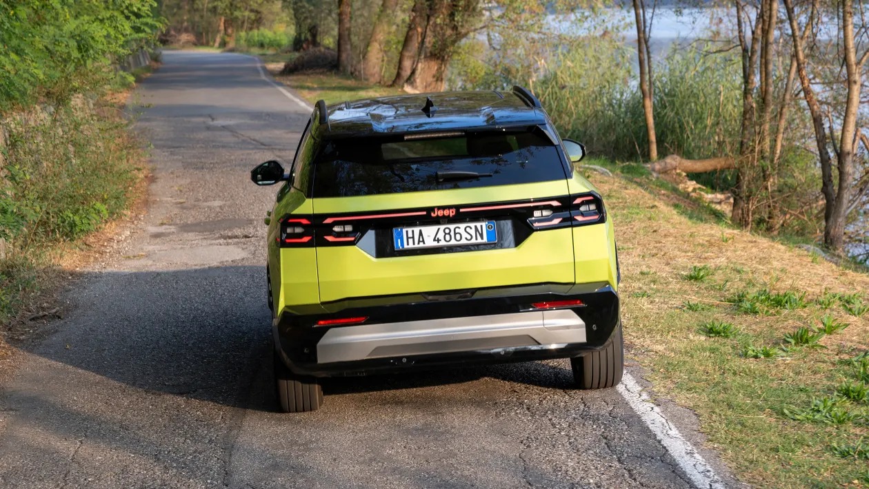 Νέο Jeep Compass e-Hybrid 2025 - Το SUV που συνδυάζει στυλ, τεχνολογία και περιπέτεια