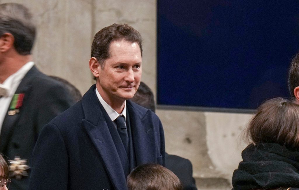 Σε νέα νομική διαμάχη με τη μητέρα του για την κληρονομιά του Ανιέλι, ο πρόεδρος της Ferrari, Τζ. Έλκαν