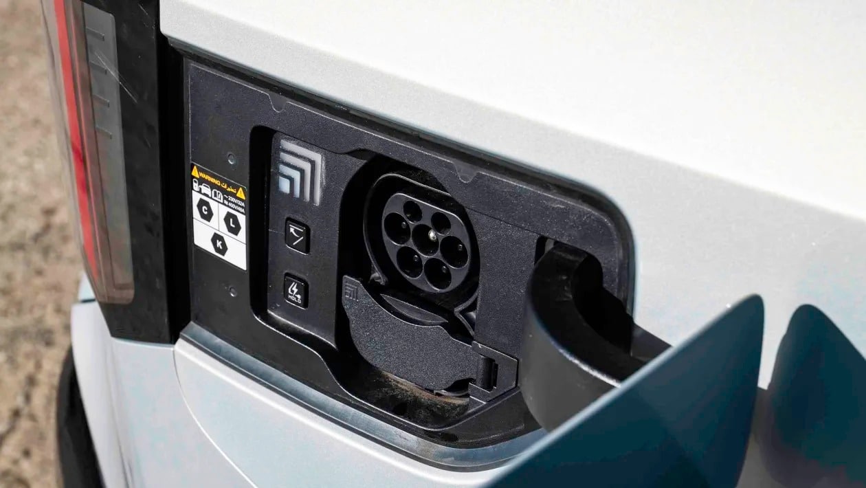 Το Kia EV9 είναι ό,τι πιο κοντά σε «ηλεκτρικό θηρίο» έχουμε δει και το αποδεικνύει!